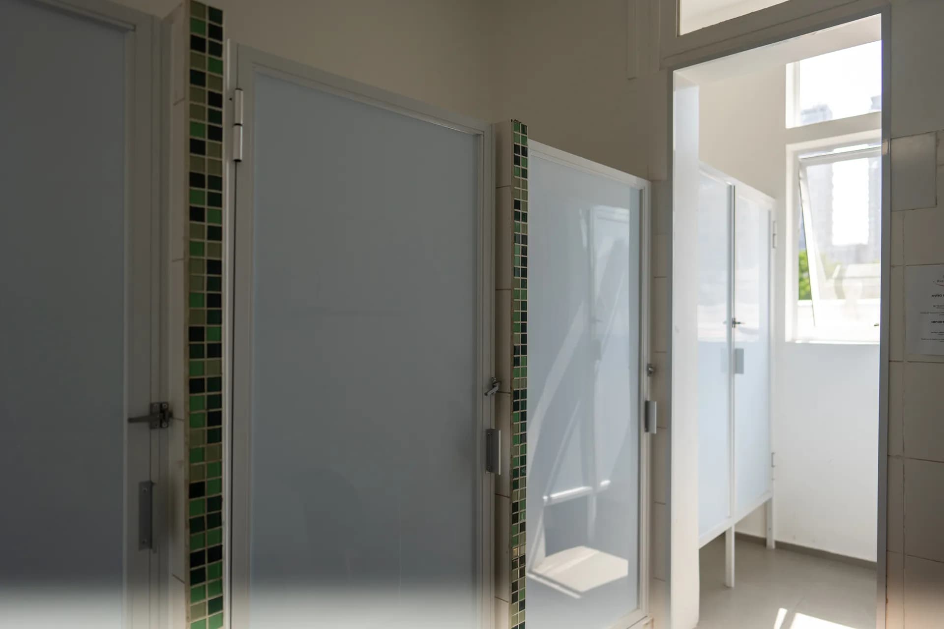 Banos at Happy Hostel Santiago — photo 7