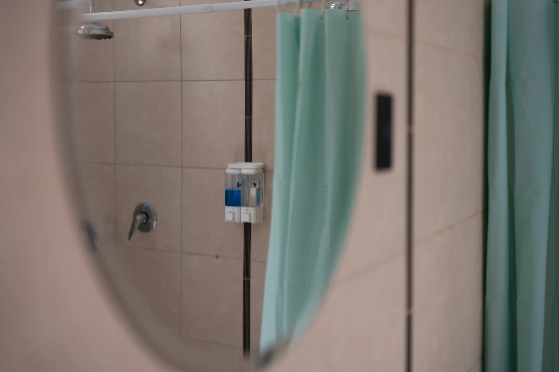 Banos at Happy Hostel Santiago — photo 8