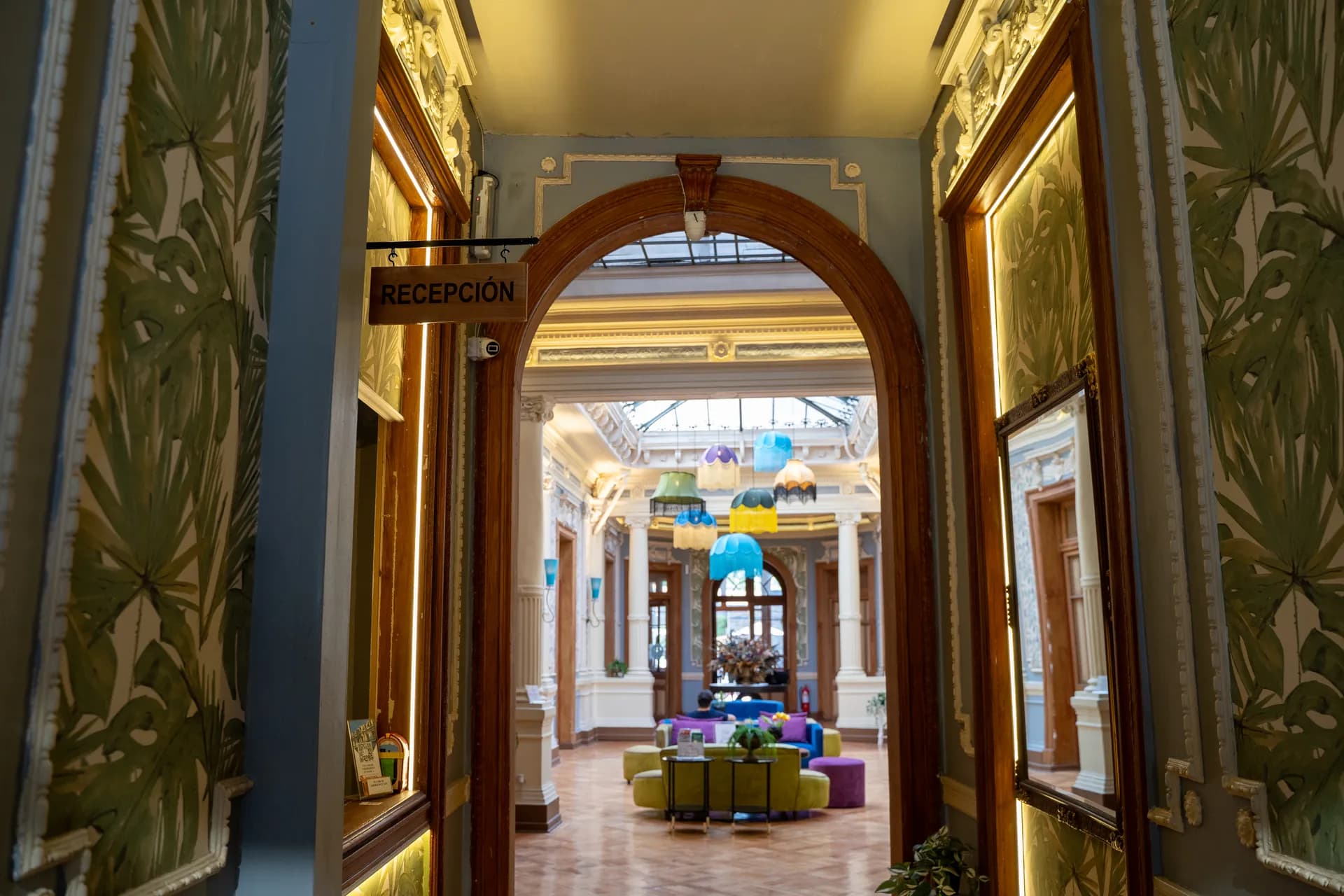 Gran Hall at Happy Hostel Santiago — photo 5