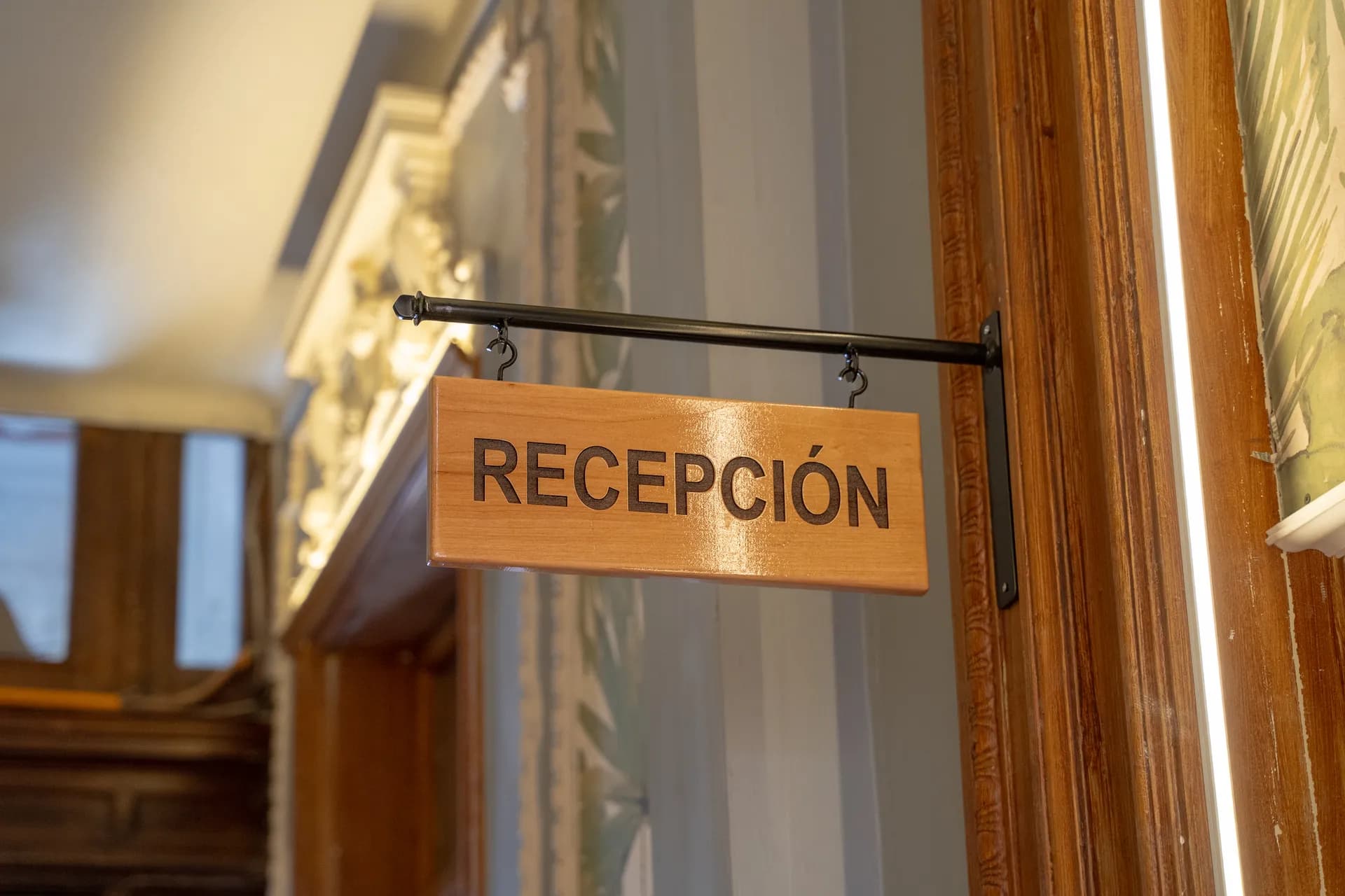 Gran Hall at Happy Hostel Santiago — photo 9