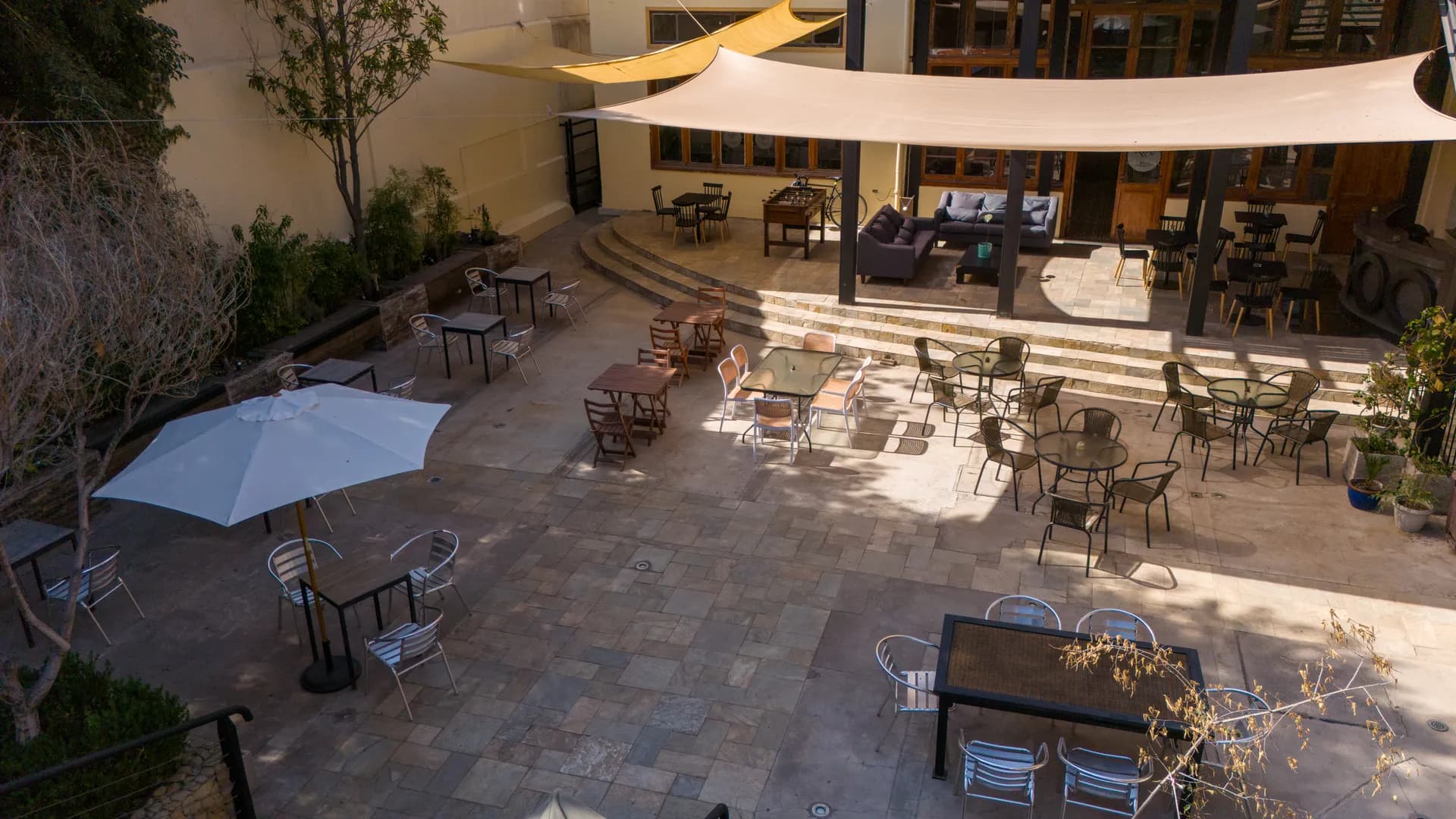 Jardin y Patio at Happy Hostel Santiago — photo 16