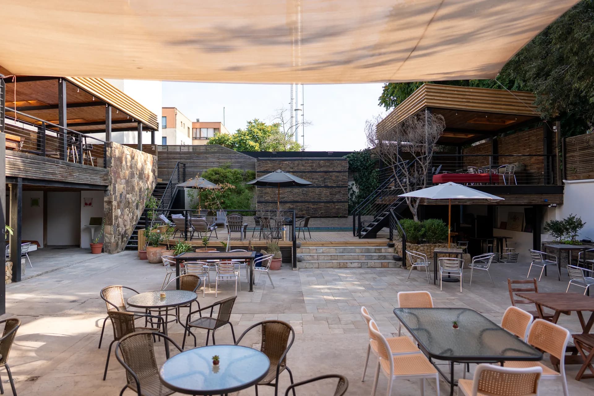 Jardin y Patio at Happy Hostel Santiago — photo 34