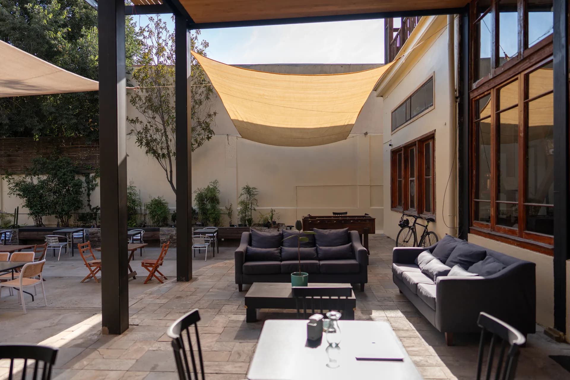 Jardin y Patio at Happy Hostel Santiago — photo 45