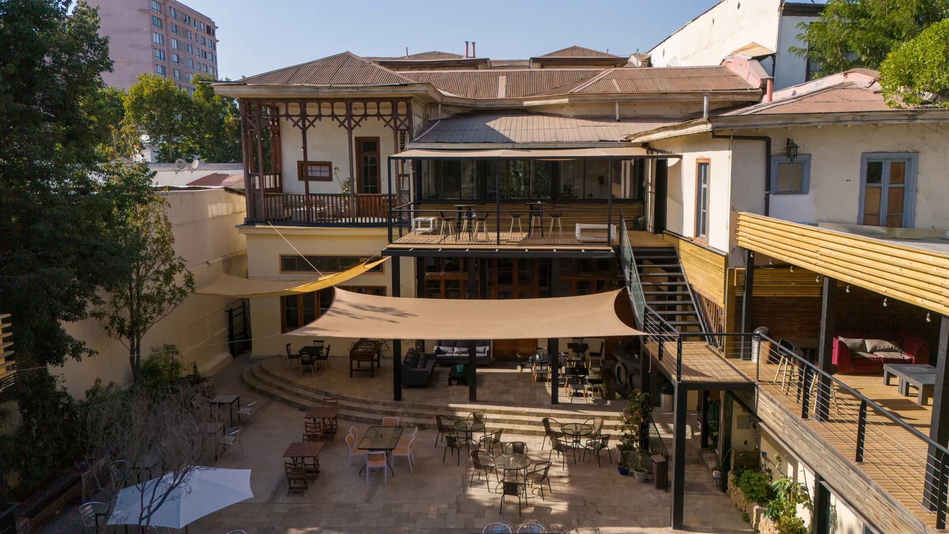 Jardin y Patio at Happy Hostel Santiago — photo 8