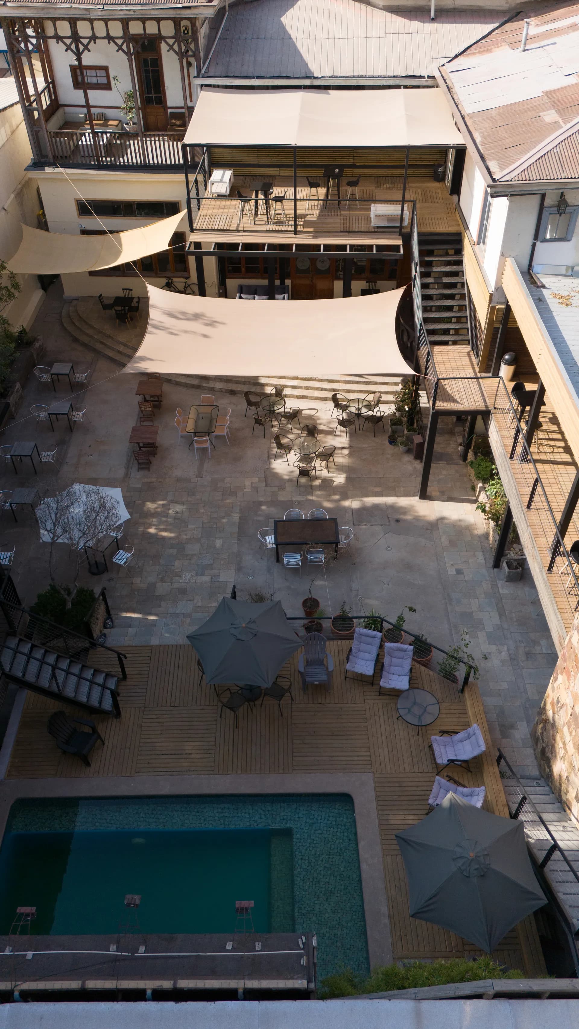 Jardin y Patio at Happy Hostel Santiago — photo 9